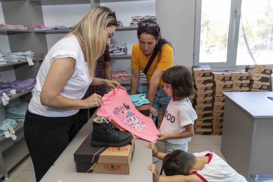 Mersin’de Kıyafet Evlerinin 3.’sü Silifke’de Açıldı