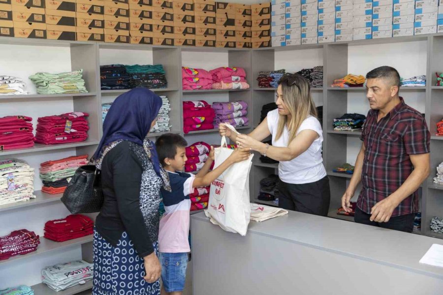 Mersin’de Kıyafet Evlerinin 3.’sü Silifke’de Açıldı