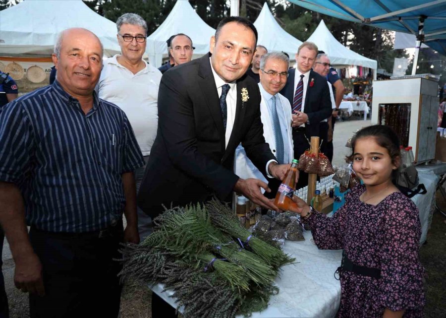 Çamlıyayla İğne Oyası Festivali Başladı