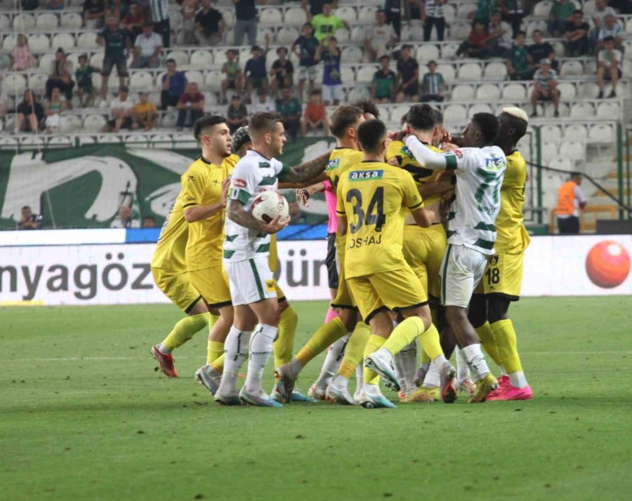 Trendyol Süper Lig: Konyaspor: 1 - İstanbulspor: 1 (maç Sonucu)