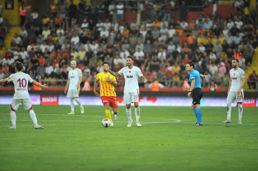 Trendyol Süper Lig: Kayserispor: 0 - Galatasaray: 0 (ilk Yarı)