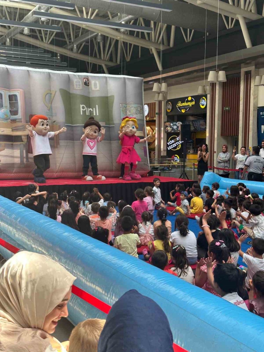 Çocuklar Kumsmall Avm’de Çok Mutlu