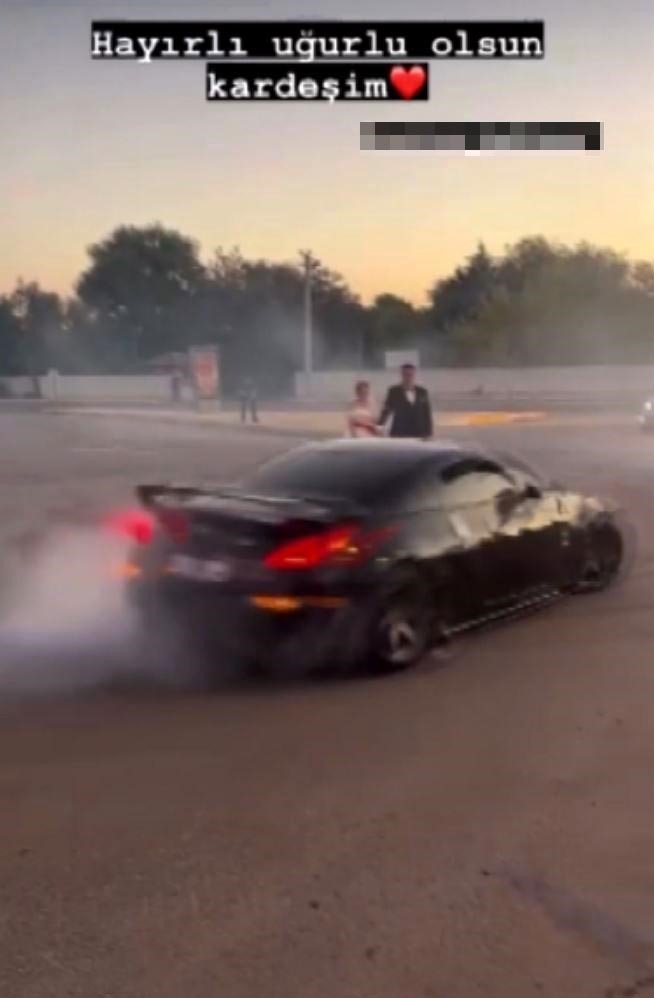 Trafiğe Açık Yolda Gelin Ve Damadın Etrafından Drift Atan Sürücü Kameraya Yansıdı