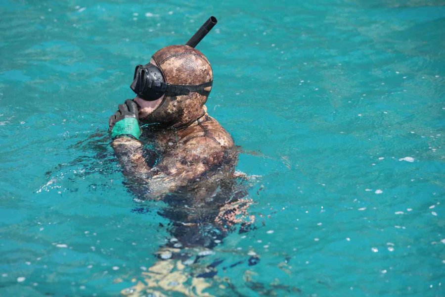 Antalya’da Aslan Balığı Avlama Yarışması Düzenlendi