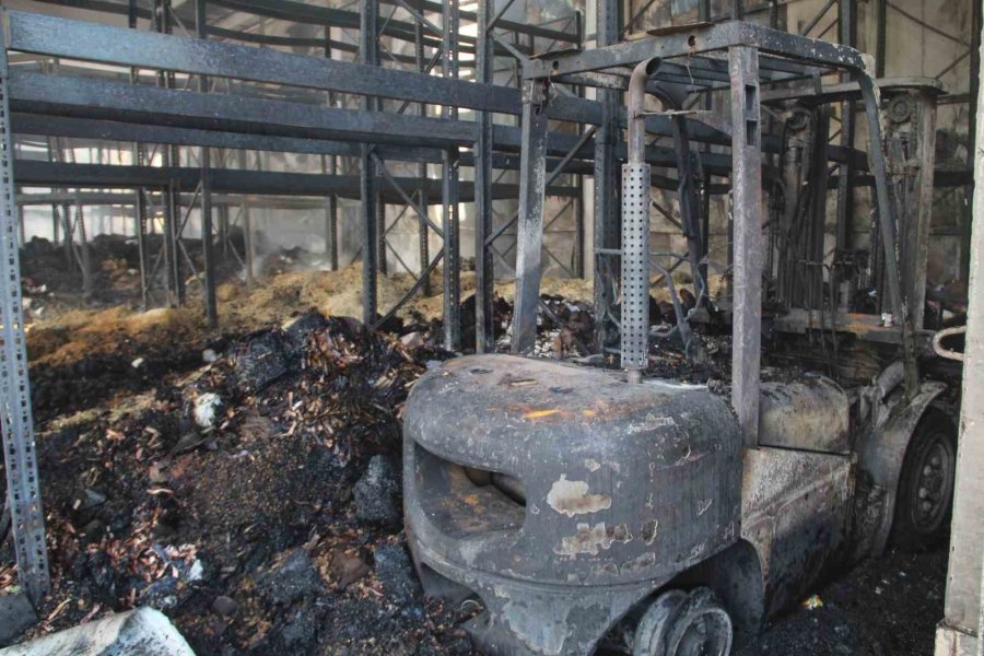 Mısır Gevreği Fabrikası Yangında Küle Döndü