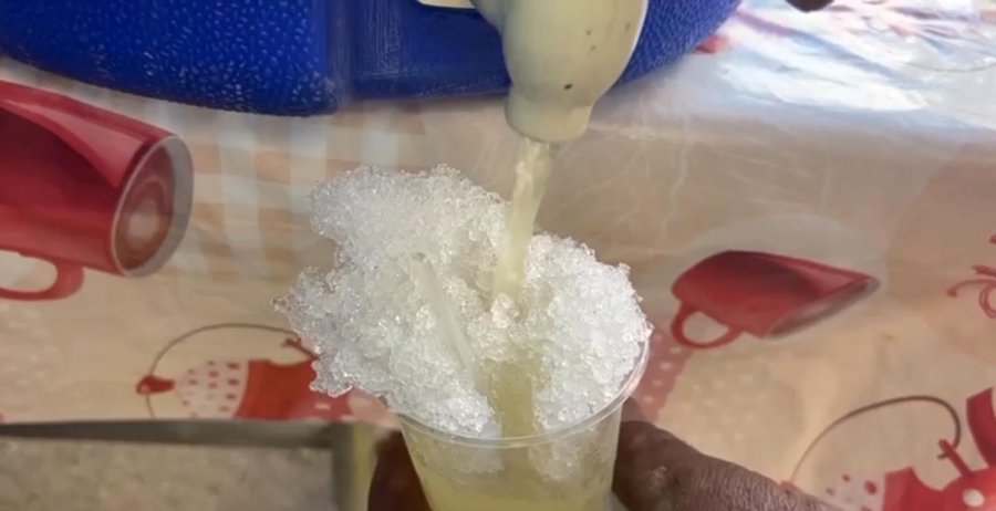 Bahar Aylarında Koruma Altına Aldıkları ’kar Dağlarını’ Ağaç Motoruyla Kesiyorlar