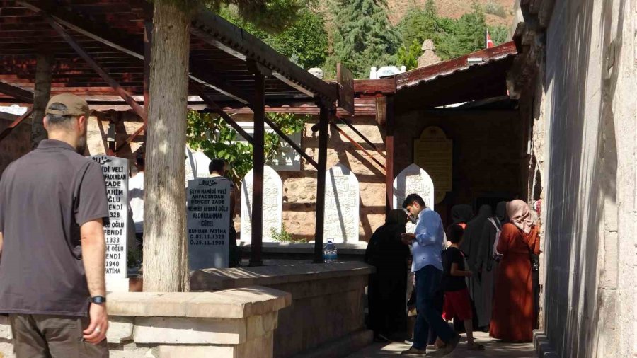 Dünyada 3 Tane, Biri Aksaray’da