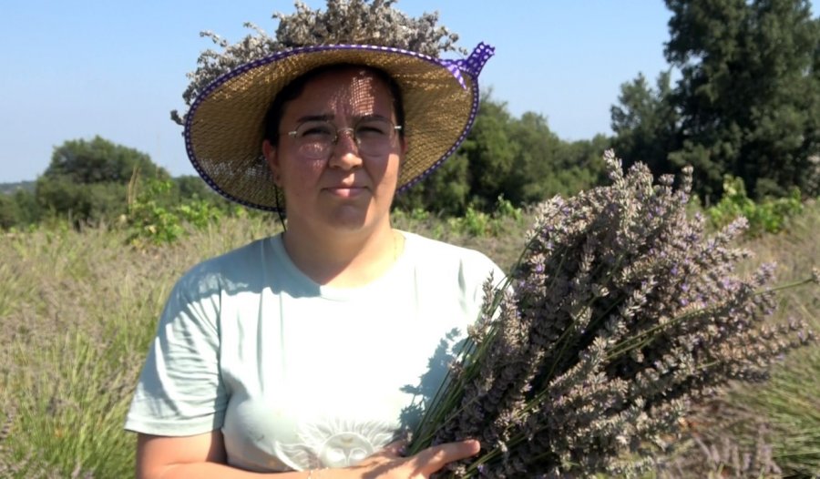 Su Kullanmadan Atıl Arazisini Gelir Kapısı Yaptı, Yetmedi Köyünü De Tanıtıyor