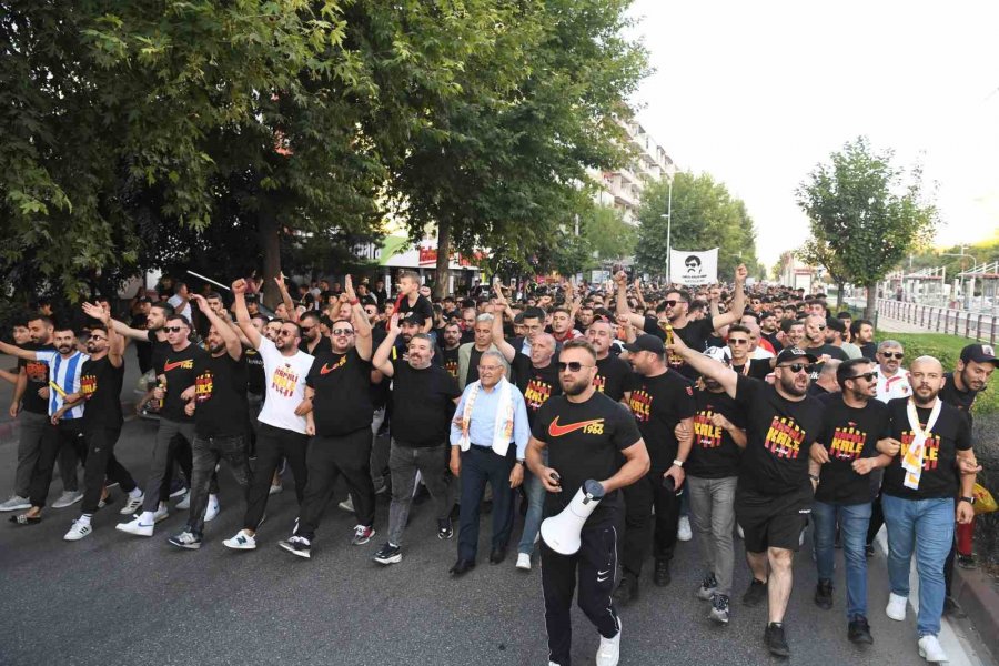 Başkan Büyükkılıç’tan Yeni Sezonda Kayserispor’a Tam Destek