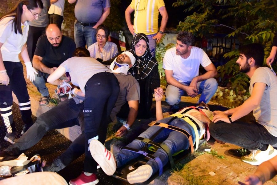 Meteor Yağmurunu İzlemeye Giderken Kaza Yaptılar: 5 Yaralı