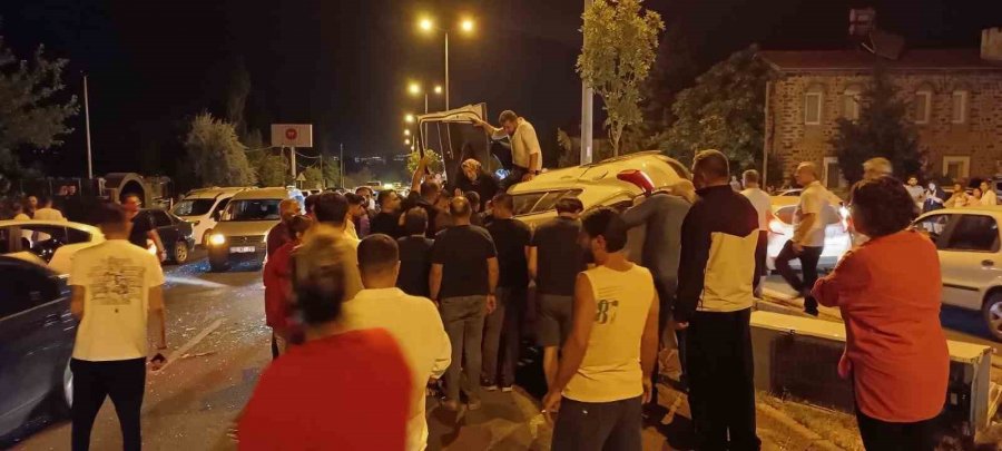 Meteor Yağmurunu İzlemeye Giderken Kaza Yaptılar: 5 Yaralı