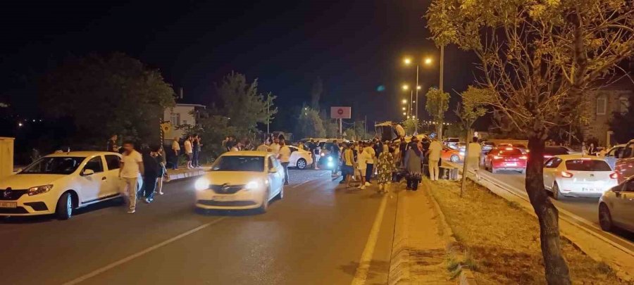 Meteor Yağmurunu İzlemeye Giderken Kaza Yaptılar: 5 Yaralı