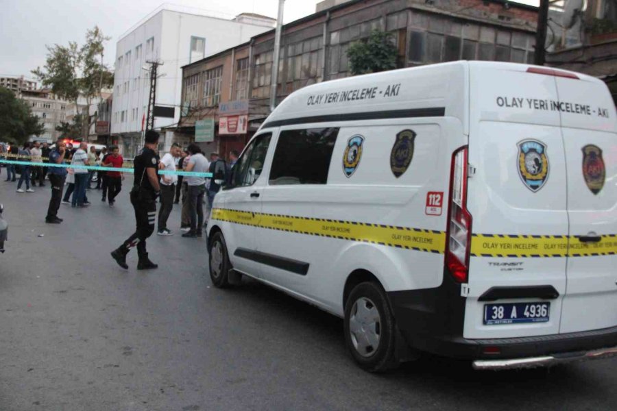 Kıraathaneye Makineli Tüfekle Saldırı: 1’i Polis 2 Yaralı