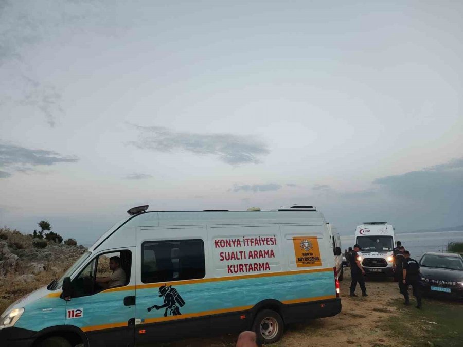Gölde Batan Teknedeki 2 Kişi Kurtuldu, 1 Kişinin Cansız Bedenine Ulaşıldı