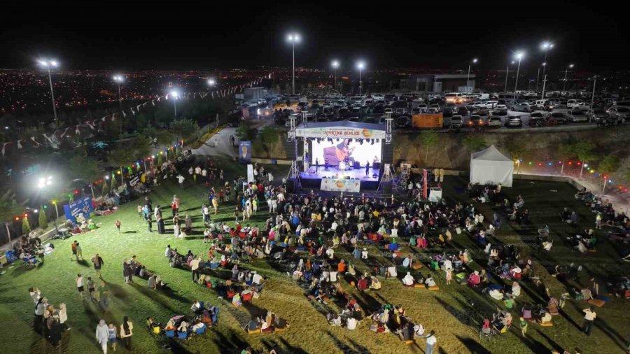 Sille Seyir Tepesi’nde “uçurtma Şenliği” Düzenledi