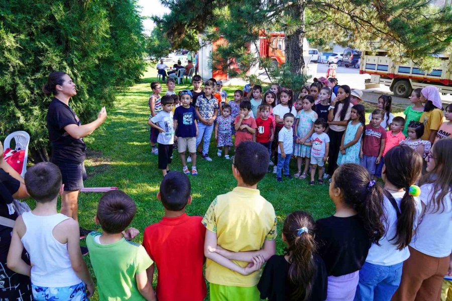 Çocuklar Gezici Kütüphane Aracını Çok Sevdi