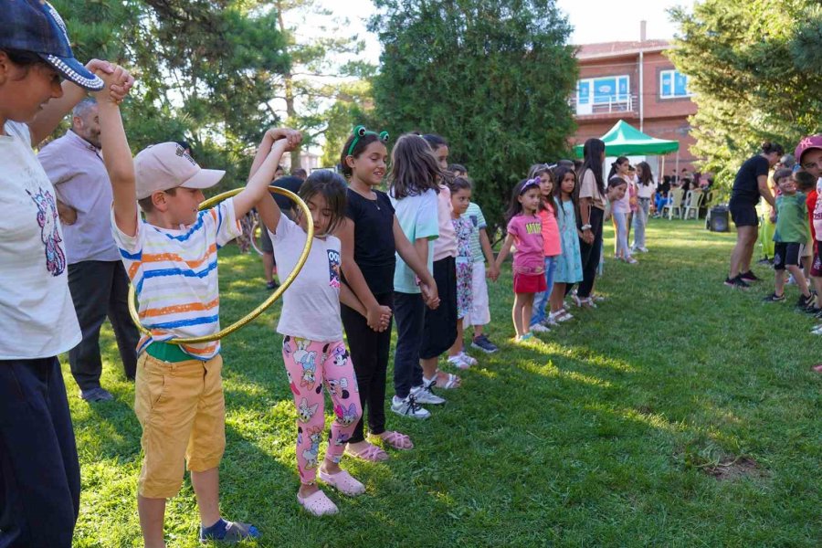 Çocuklar Gezici Kütüphane Aracını Çok Sevdi