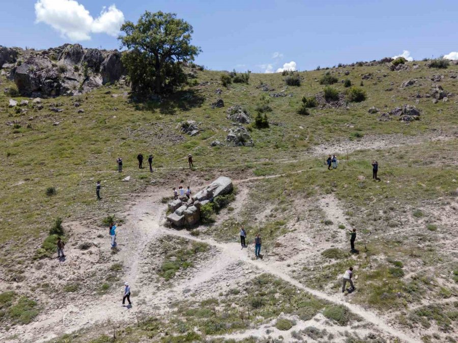3 Bin 500 Yıldır Yerde Yatan Dünyanın En Büyük Anıtı Ayağa Kaldırılacağı Günü Bekliyor