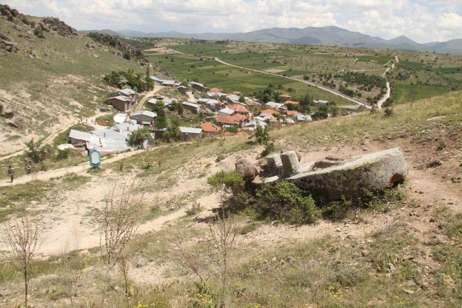 3 Bin 500 Yıldır Yerde Yatan Dünyanın En Büyük Anıtı Ayağa Kaldırılacağı Günü Bekliyor