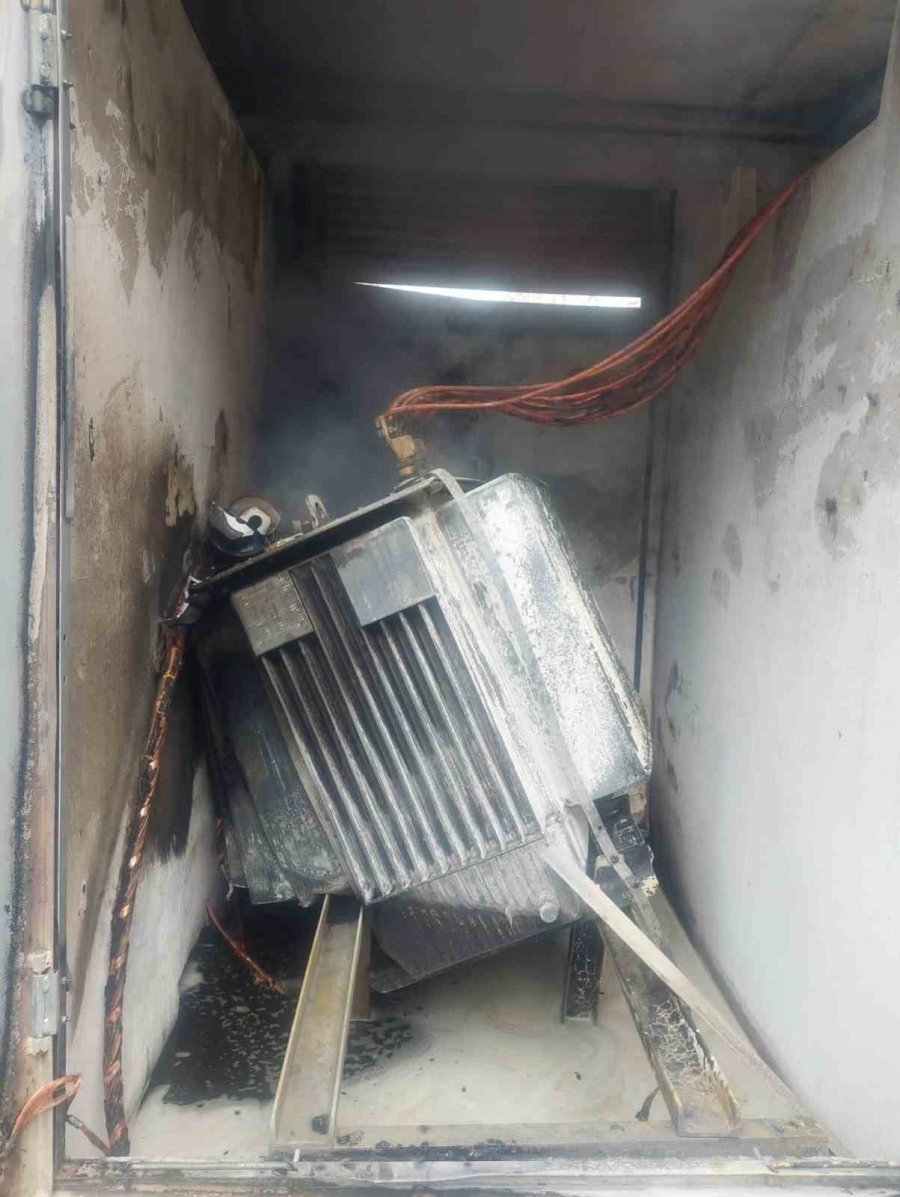 Aşırı Sıcak Nedeniyle Trafo Merkezi Alev Topuna Döndü