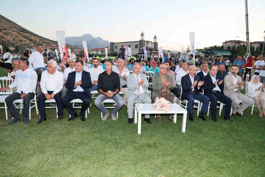 Yamaç Paraşütü Denilince Ali Dağı Akla Geliyor