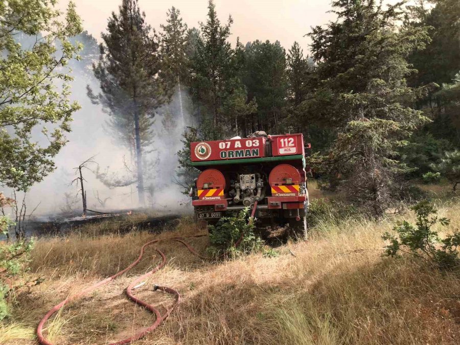 Antalya’da Orman Yangını Devam Ediyor