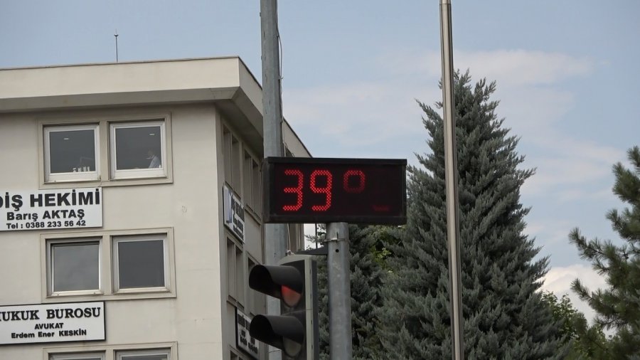 Niğde’de Sıcaklık Rekoru Kırıldı: Termometreler 40-42 Dereceyi Gösterdi