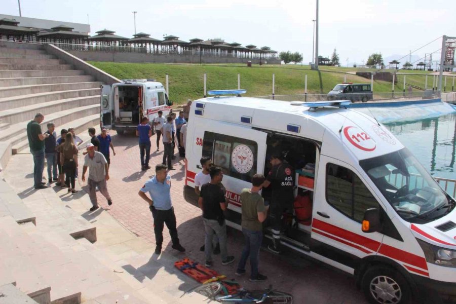 İki Kardeş Suni Gölette Boğulma Tehlikesi Geçirdi, Birinin Durumu Ağır