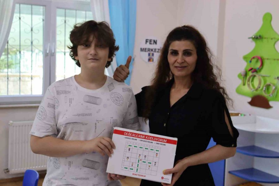 13 Yaşında Geliştirdiği Oyunla Çocukları Eğitiyor