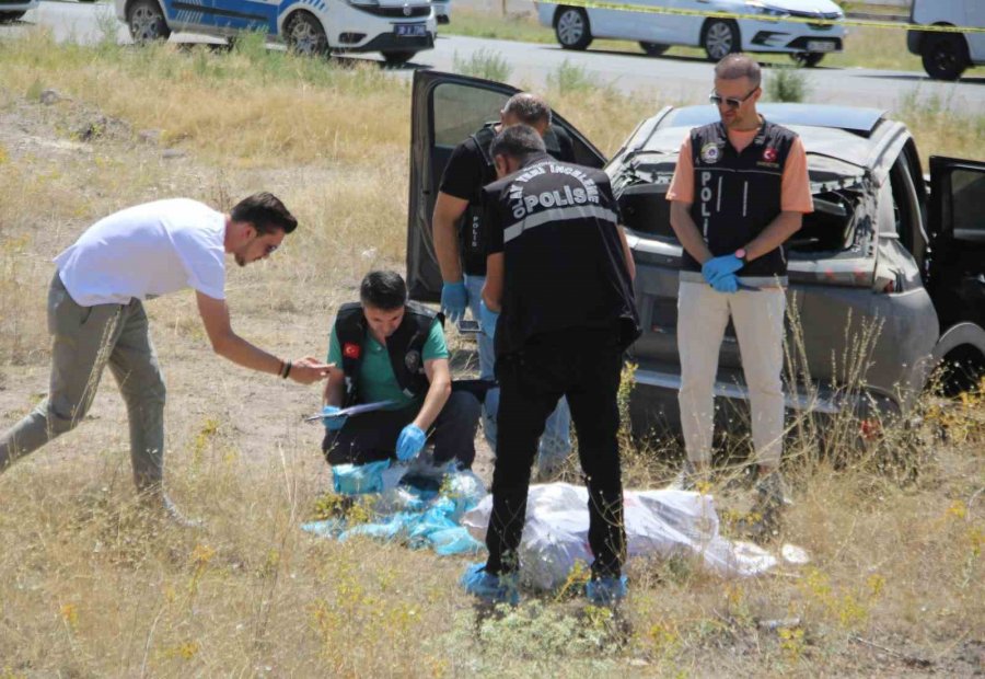 Polisten Kaçan Uyuşturucu Tacirlerinin Aracı Takla Attı, 25 Milyon Tl Değerinde Uyuşturucu Madde Ele Geçirildi