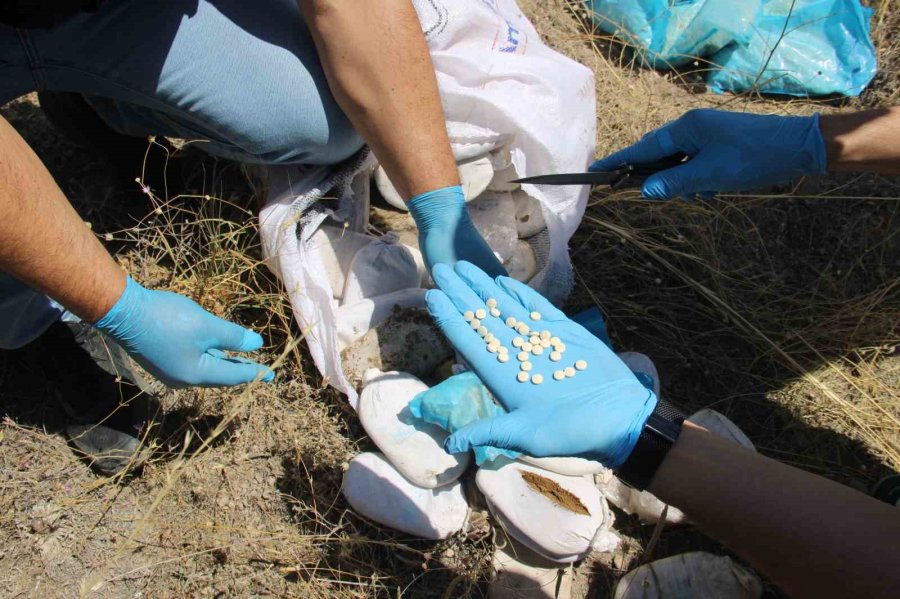 Polisten Kaçan Uyuşturucu Tacirlerinin Aracı Takla Attı, 25 Milyon Tl Değerinde Uyuşturucu Madde Ele Geçirildi