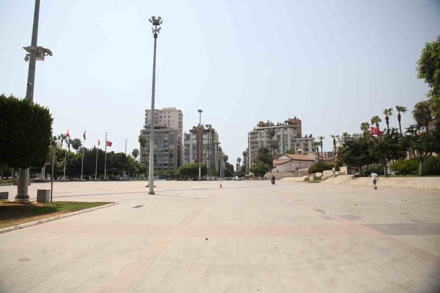 Sıcak Hava İnsanları Evlere Hapsetti