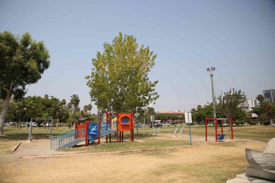 Sıcak Hava İnsanları Evlere Hapsetti