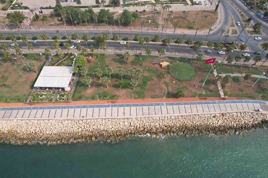 Sıcak Hava İnsanları Evlere Hapsetti