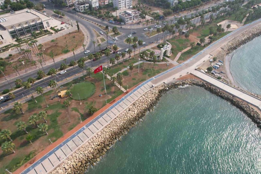 Sıcak Hava İnsanları Evlere Hapsetti