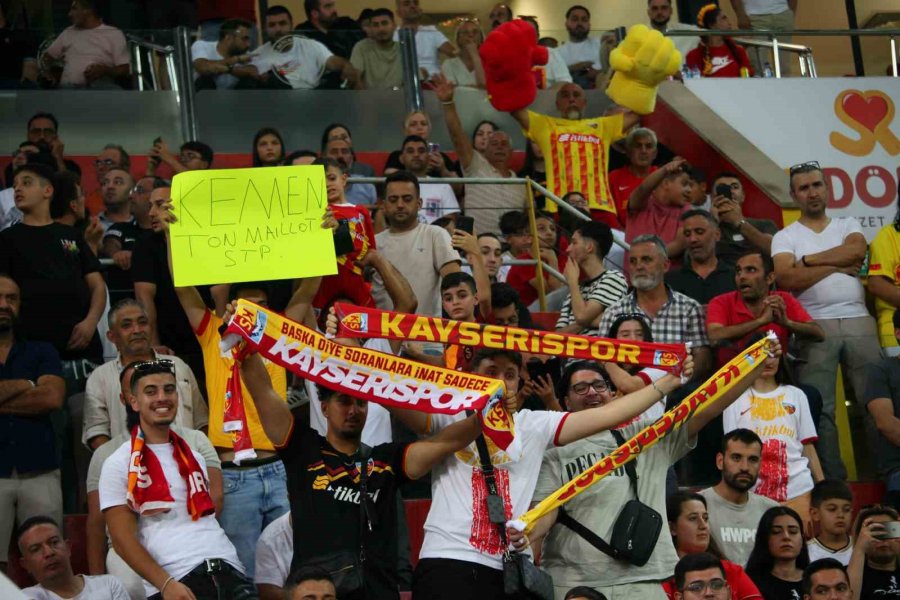 Kayserispor - Galatasaray Maçını 20 Bin 523 Kişi İzledi