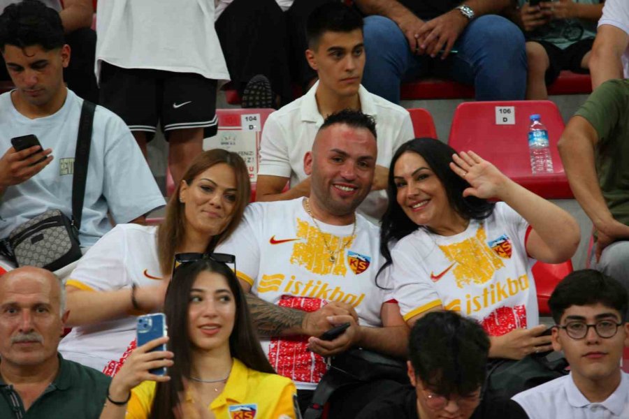 Kayserispor - Galatasaray Maçını 20 Bin 523 Kişi İzledi