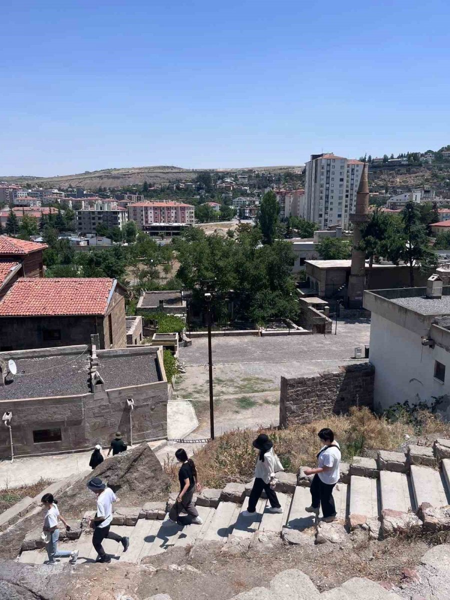 Büyükşehir’in Konuğu Güney Koreli Öğrenci Ve Arkeologlar Kayseri’ye Hayran Kaldı