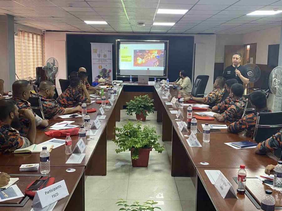 Konya Büyükşehir Tika İş Birliğiyle Bangladeş’te İtfaiyecilere Eğitim Verdi