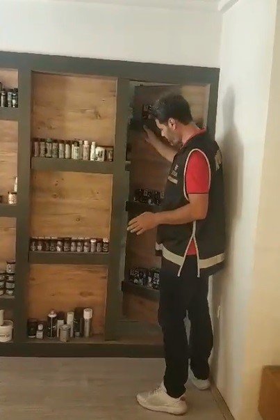 Gizli Bölme Kaçak Sigara Deposu Çıktı