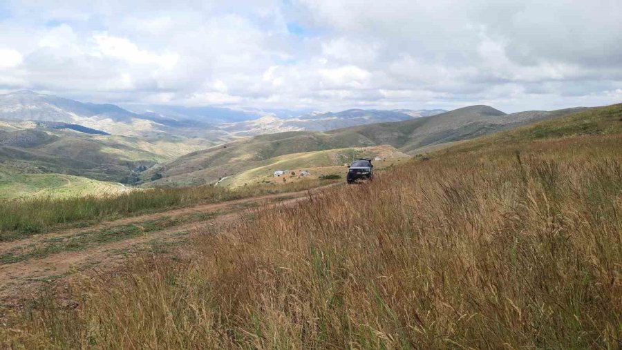 2 Bin 500 Rakımlı Yaylalarda Aile Boyu Arı Mesaisi