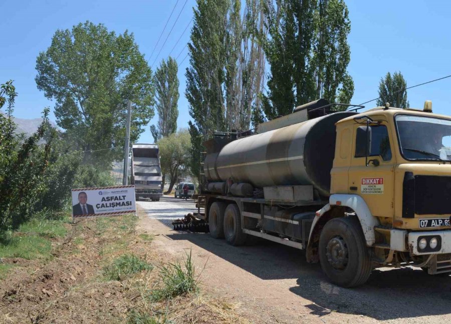 Büyükşehirden Salur Mahallesi’nde Asfaltlama Çalışması