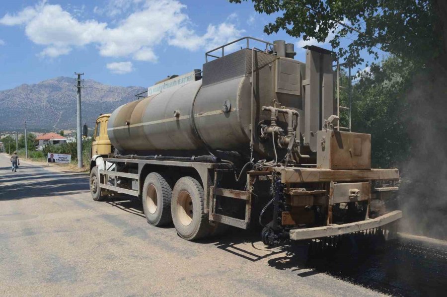 Büyükşehirden Salur Mahallesi’nde Asfaltlama Çalışması