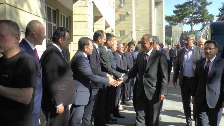 Bakan Özhaseki: “depremden Etkilenen Vatandaşlarımızı Güvenli Konutlarına Oturtmak İçin Gece Gündüz Çalışıyoruz”
