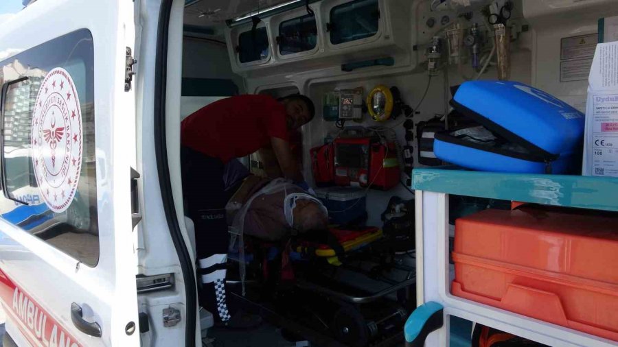 Kazada Araçta Sıkışan Sürücünün Feryadı Yürekleri Dağladı