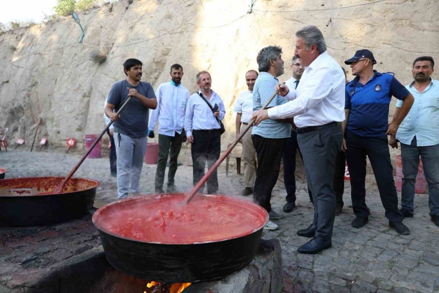 Melikgazi’de Geleneksel Salça Kaynatma Günleri Başlıyor