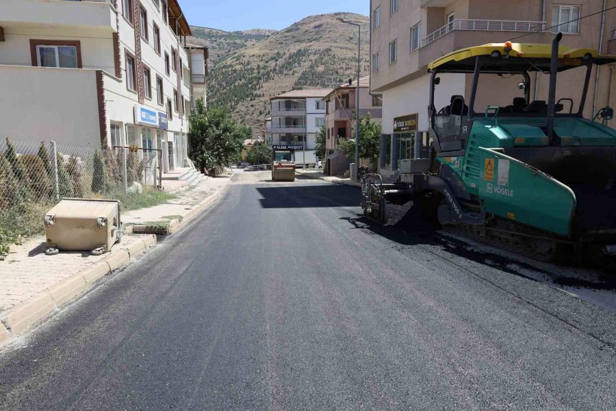 Yahyalı’da Trafiğin Yoğun Olduğu Caddeler Asfaltlanıyor