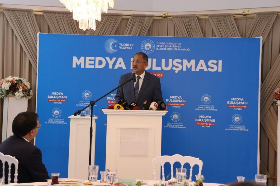 Bakan Özhaseki: "istanbul’da 1 Buçuk Milyon Bağımsız Birim Çok Riskli Gözüküyor. 600 Bini İlk Etapta Yıkılacak Konutlar Olarak Önümüzde Duruyor"