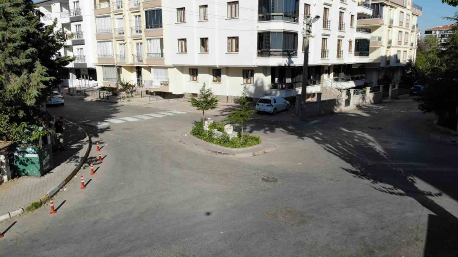 Beş Yolun Ortasındaki Mezar Birçok Rivayetle Anılıyor