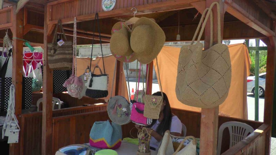 Sahilde Görüp Merak Saldığı Hasır Kazanç Kapısı Oldu